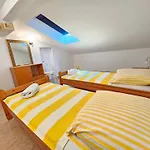 House And Apts. In 27322 Apartament *