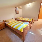 Apartament House And Apts. In 27322
