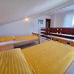 House And Apts. In 27322 Apartament *