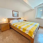 House And Apts. In 27322 Apartament