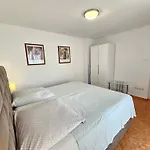 House And Apts. In 27322 Apartament