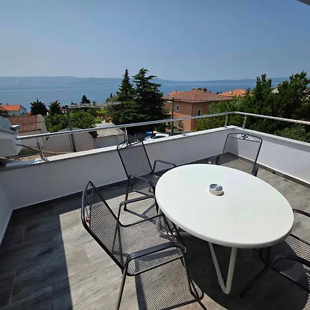 House And Apts. In 27322 Apartamento