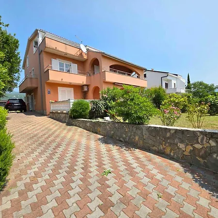 Appartement House And Apts. In 27322 Novi Vinodolski