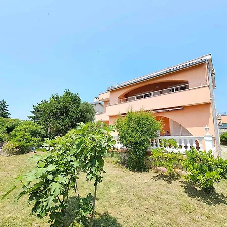 Apartamento House And Apts. In 27322