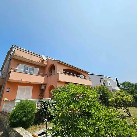 Apartamento House And Apts. In 27322 Novi Vinodolski