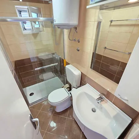 Apartamento House And Apts. In 27322 Novi Vinodolski