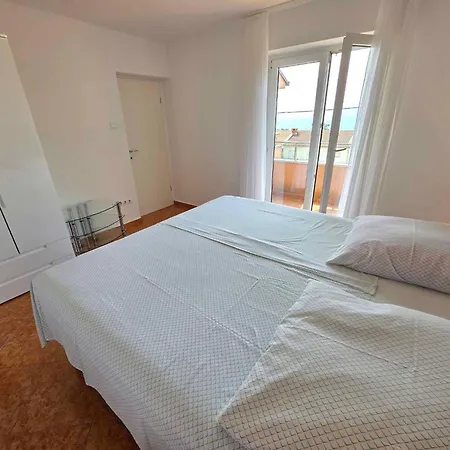 House And Apts. In 27322