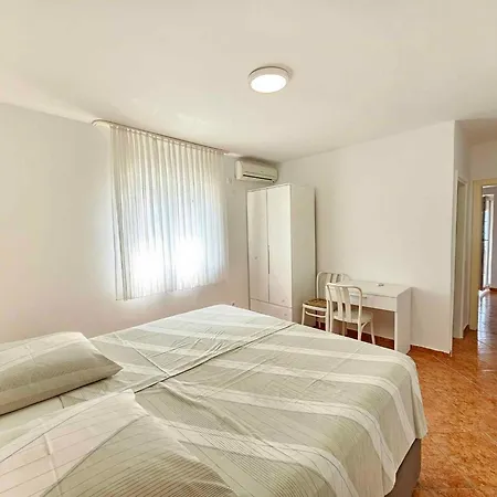 House And Apts. In 27322