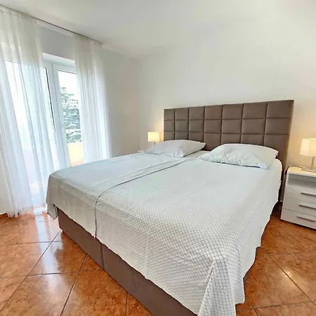 Apartamento House And Apts. In 27322 *