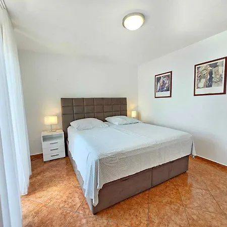 House And Apts. In 27322 Apartamento