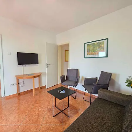 Apartamento House And Apts. In 27322 *