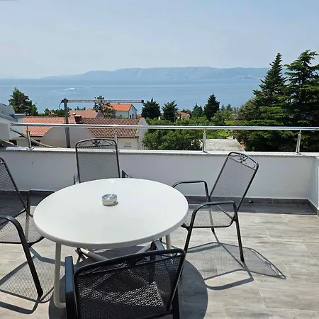 House And Apts. In 27322 Lejlighed