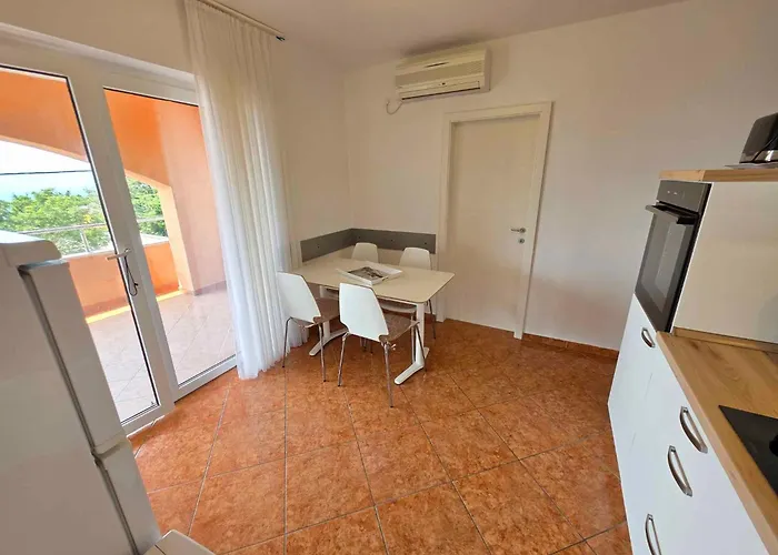 House And Apts. In 27322 Lejlighed