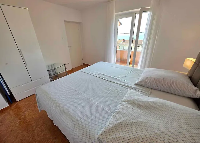 House And Apts. In 27322