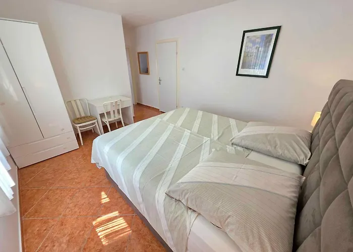 House And Apts. In 27322 * Novi Vinodolski