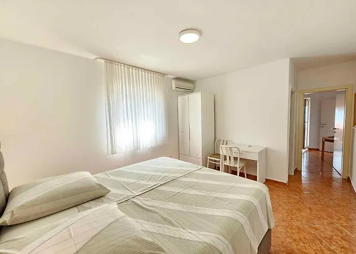 House And Apts. In 27322