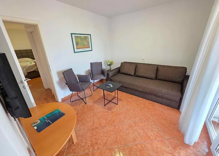 House And Apts. In 27322 Lejlighed Novi Vinodolski