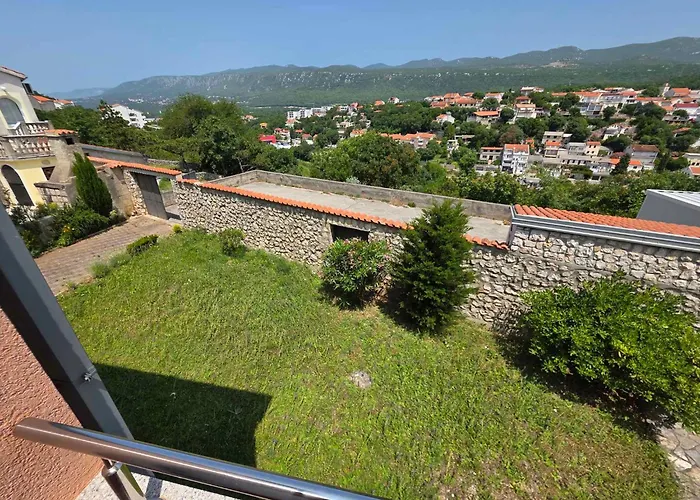 House And Apts. In 27322 Novi Vinodolski