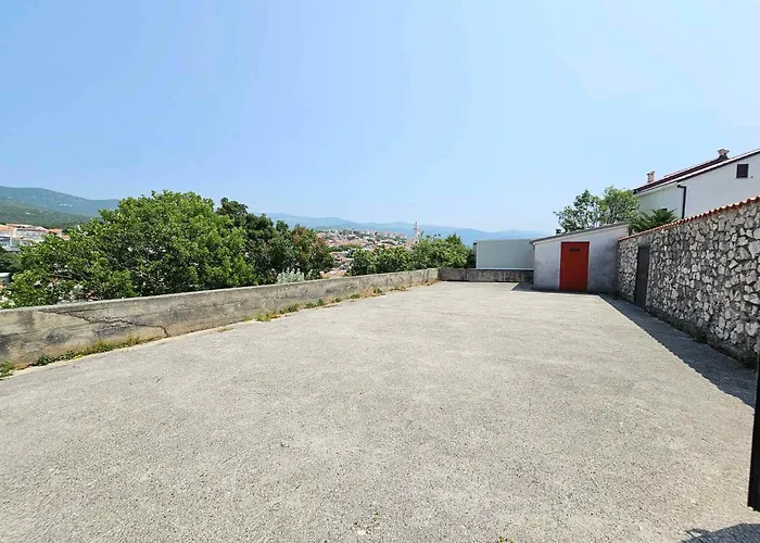 House And Apts. In 27322 *